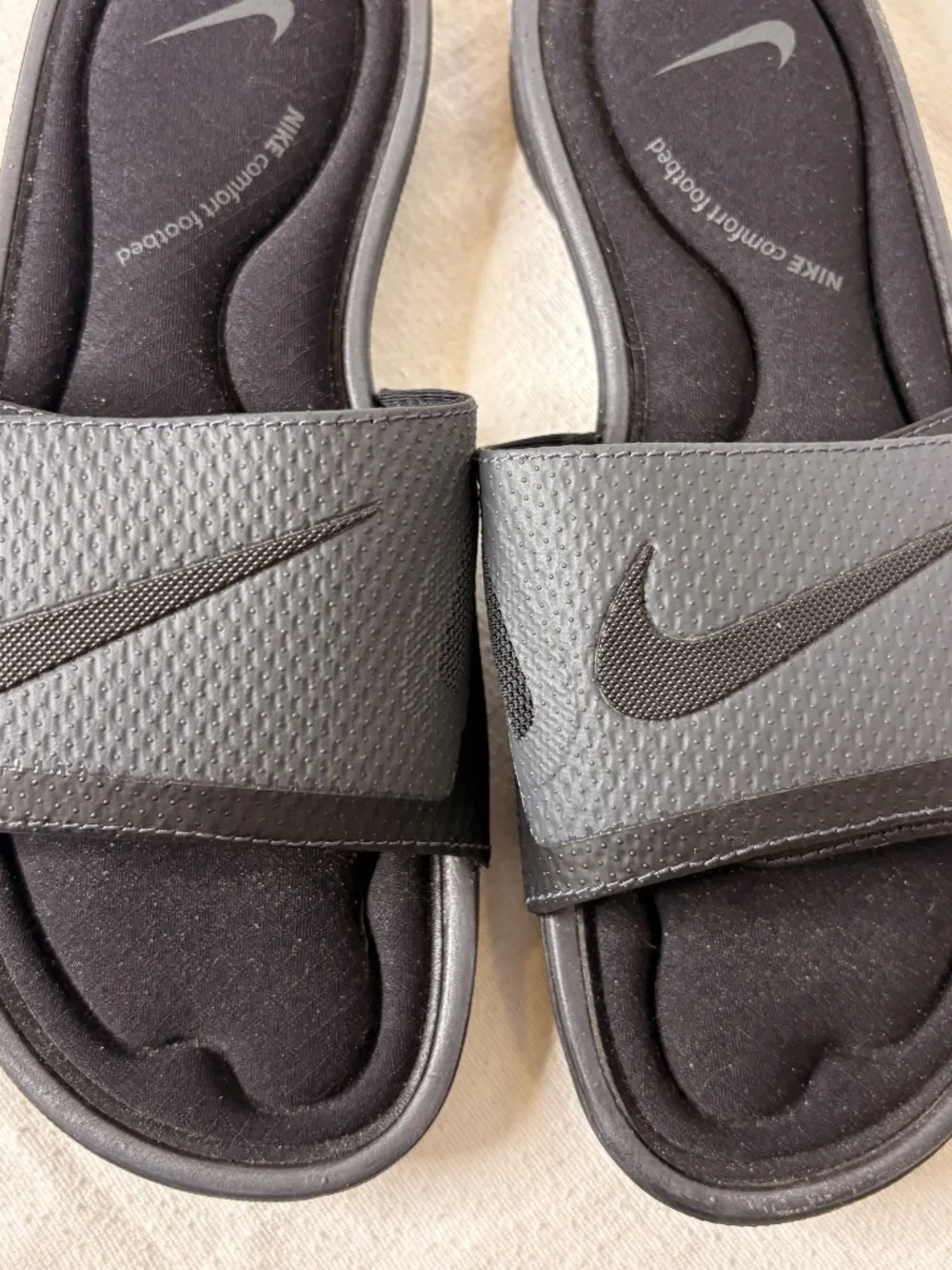 NEW Nike SolarSoft Comfort Slide Sandals Black Gray Memory Foam 705513-090 Sz 8